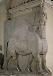 Touro alado da fachada do palácio do rei Sargão II em Khorsabad, Iraque